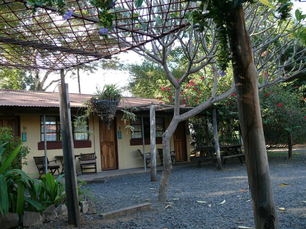 Zigzag Town Lodge Ливингстон Экстерьер фото