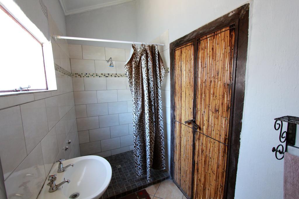 Zigzag Town Lodge Ливингстон Экстерьер фото