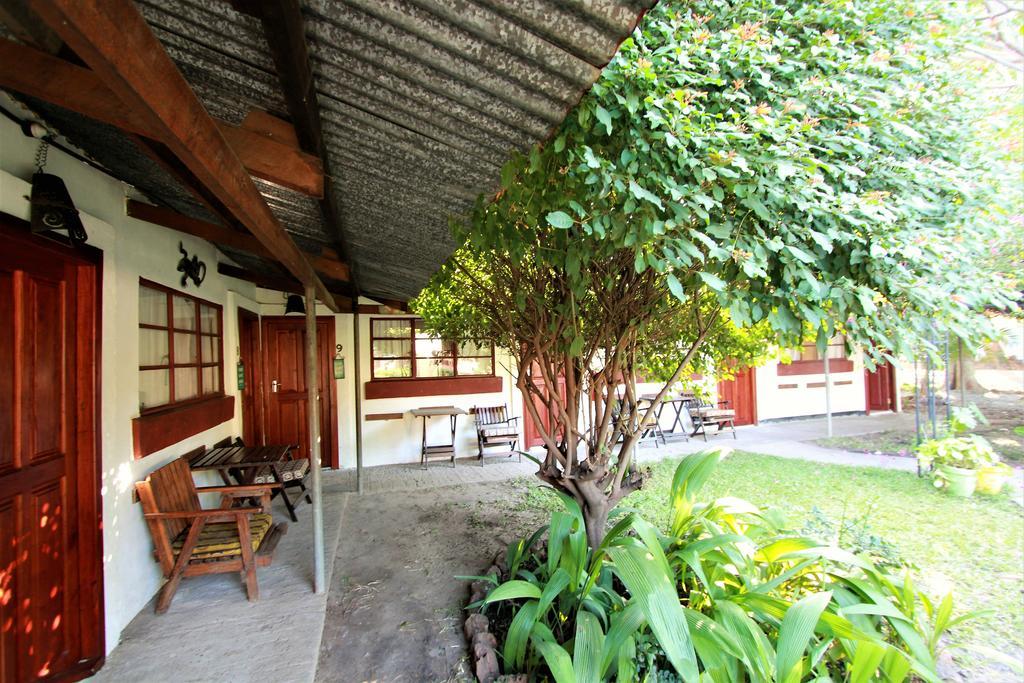 Zigzag Town Lodge Ливингстон Экстерьер фото