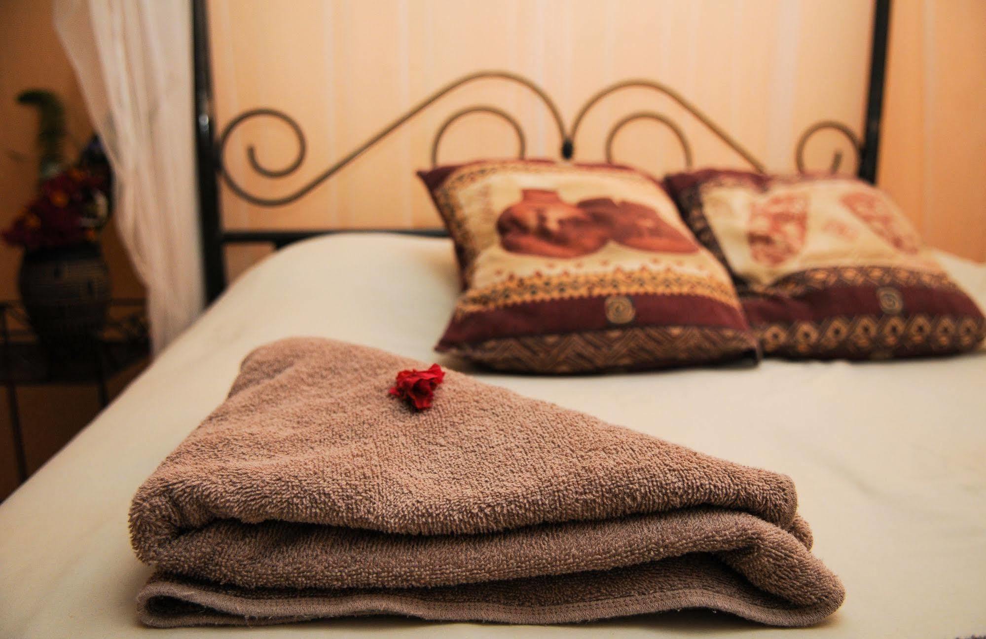Zigzag Town Lodge Ливингстон Экстерьер фото